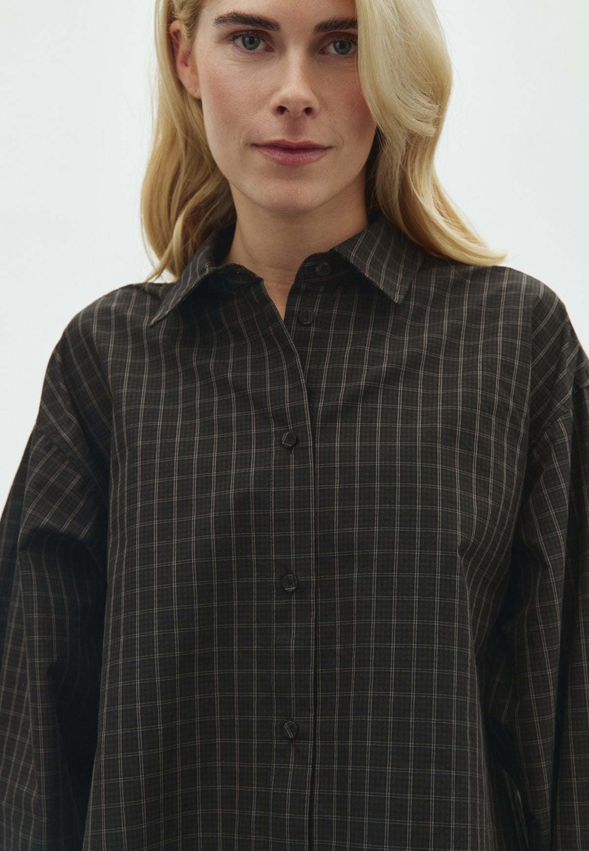 Pamila-M_Black Brown Check_Model_1