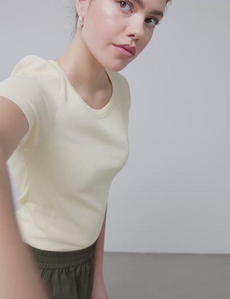 Otis-M_Summer Yellow_Video_0