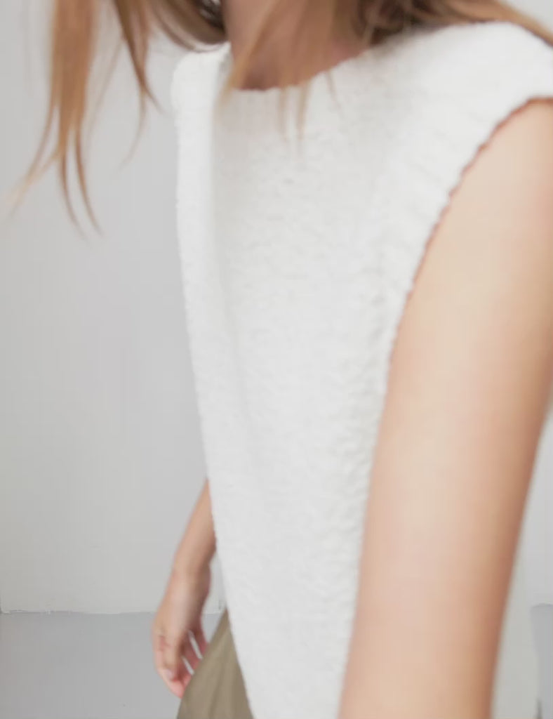 Guri-M_Sand Grey_Video_0