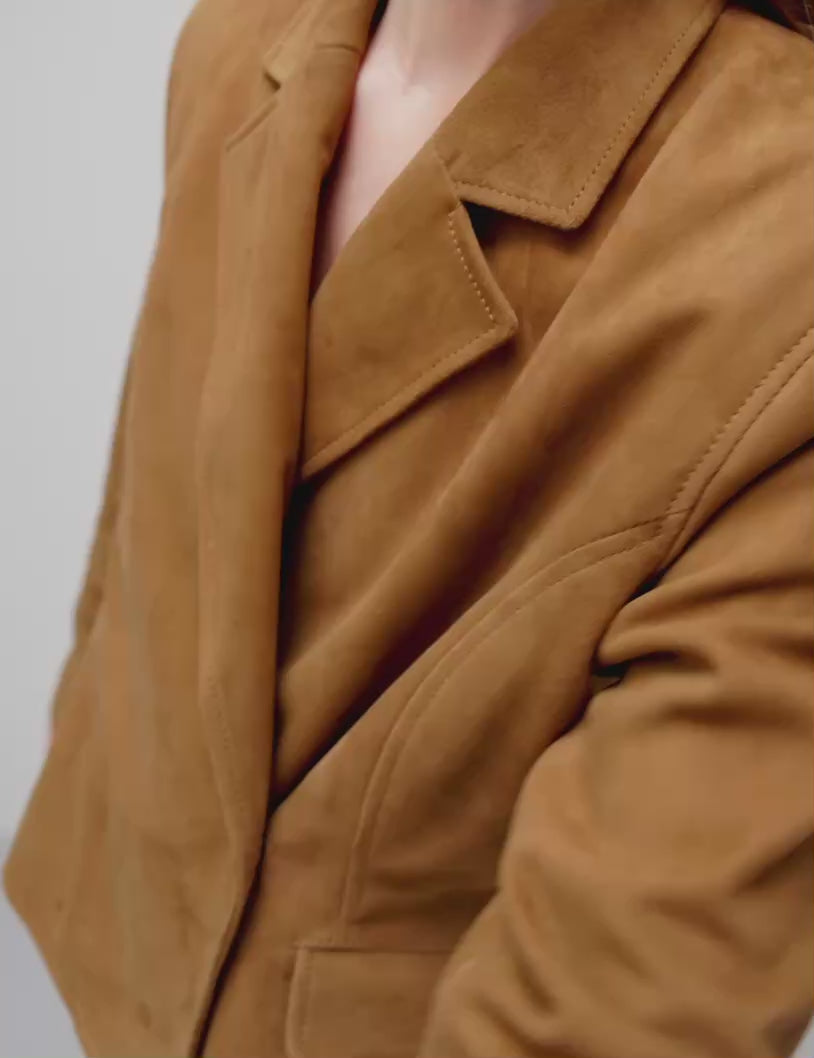 Iva-M_Cognac Brown_Video_2